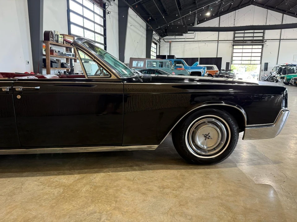 1967 Lincoln Continental 4th Gen - Image 9 of 31