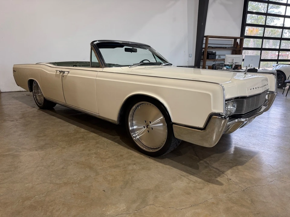 1967 Lincoln Continental 4th Gen - Image 11 of 21
