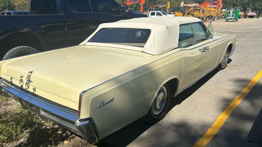 1967 Lincoln Continental 4th Gen - Image 2 of 5
