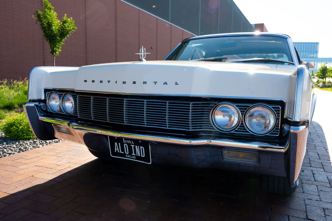 1967 Lincoln Continental 4th Gen - Image 16 of 31