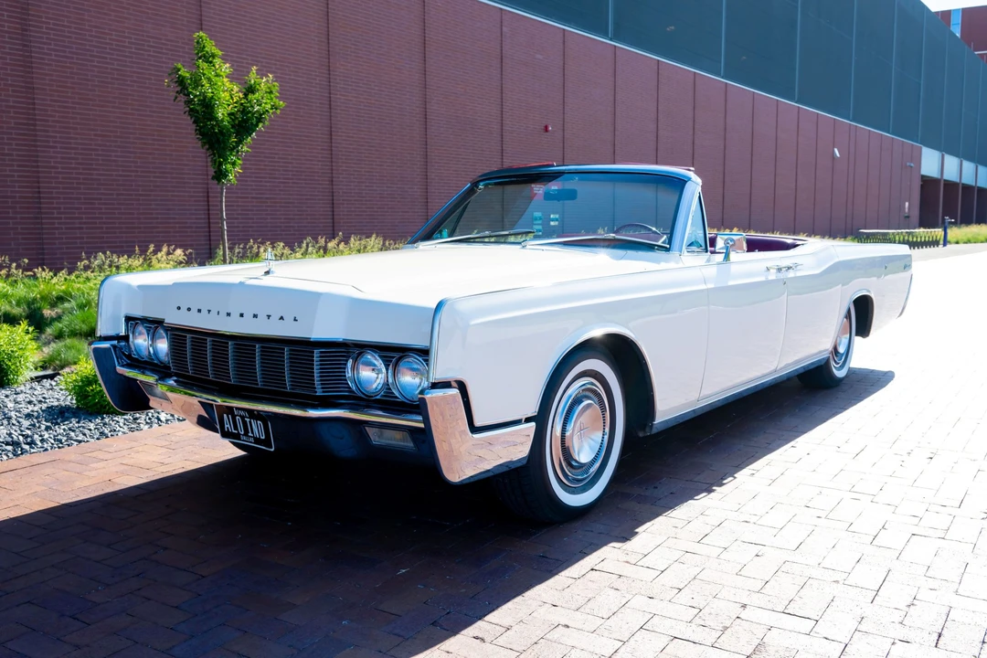 1967 Lincoln Continental 4th Gen - Image 2 of 31