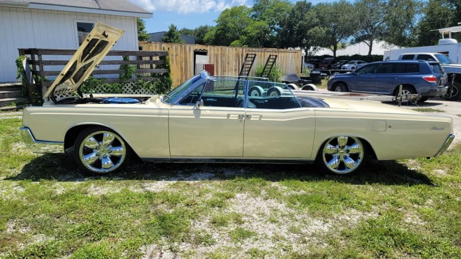1967 Lincoln Continental 4th Gen - Image 2 of 31