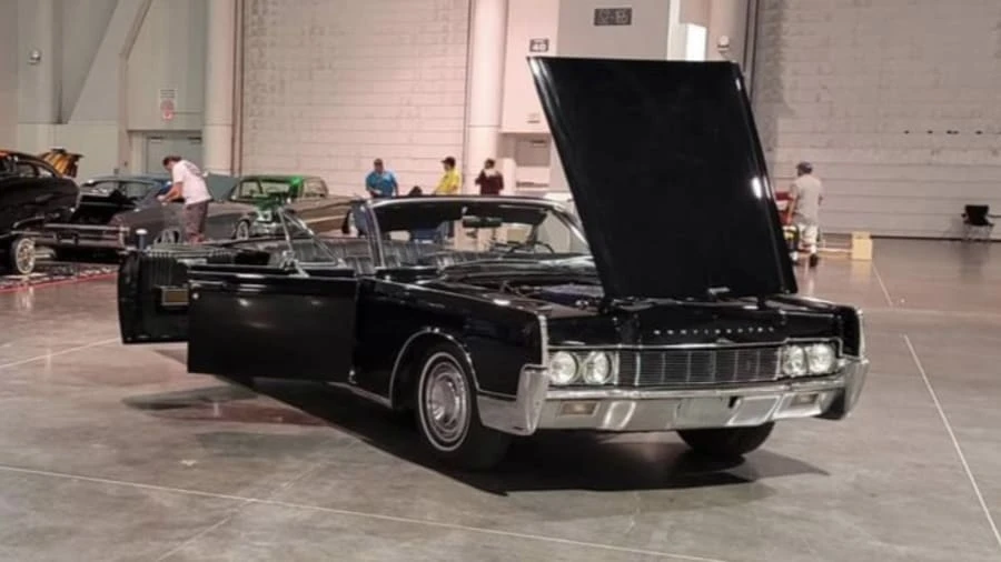 1967 Lincoln Continental 4th Gen - Image 9 of 17