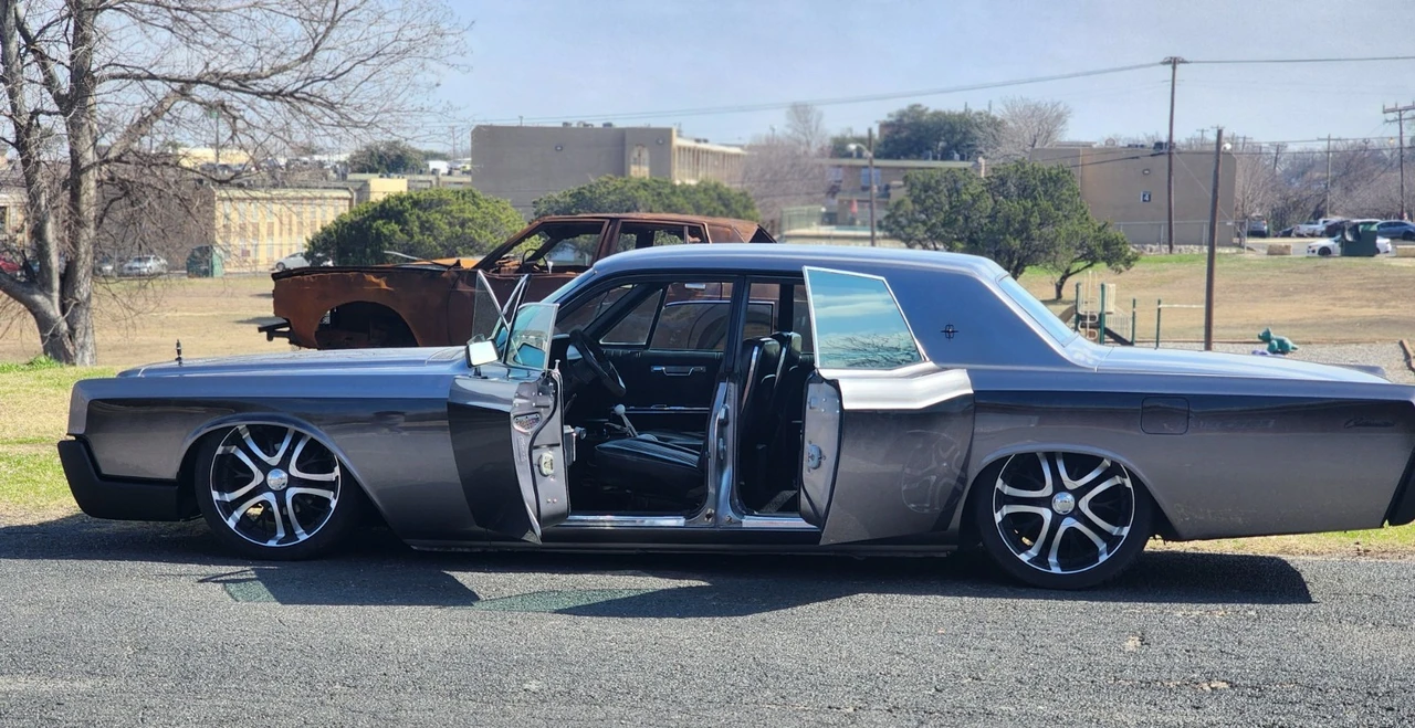 1967 Lincoln Continental 4th Gen - Image 2 of 13