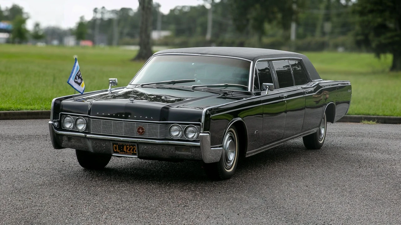 1967 Lincoln Continental 4th Gen - Image 18 of 31
