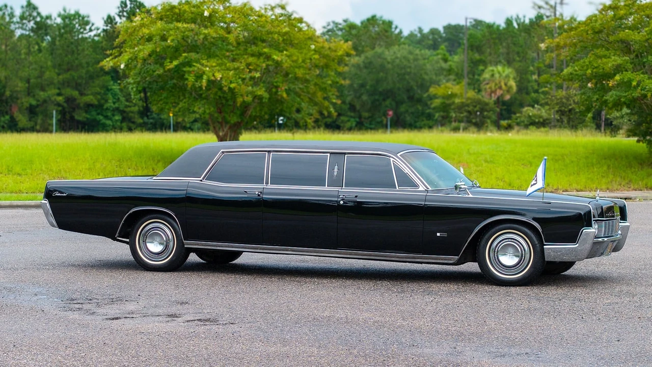 1967 Lincoln Continental 4th Gen - Image 23 of 31