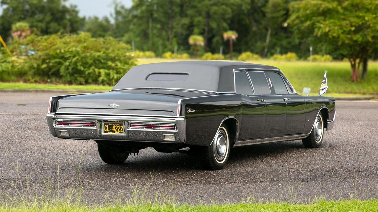 1967 Lincoln Continental 4th Gen - Image 27 of 31