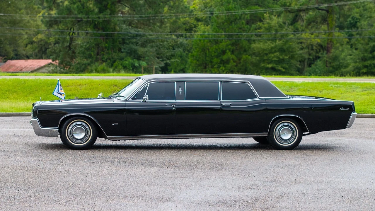 1967 Lincoln Continental 4th Gen - Image 25 of 31