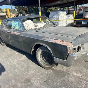 1967 Lincoln Continental Sedan 4D