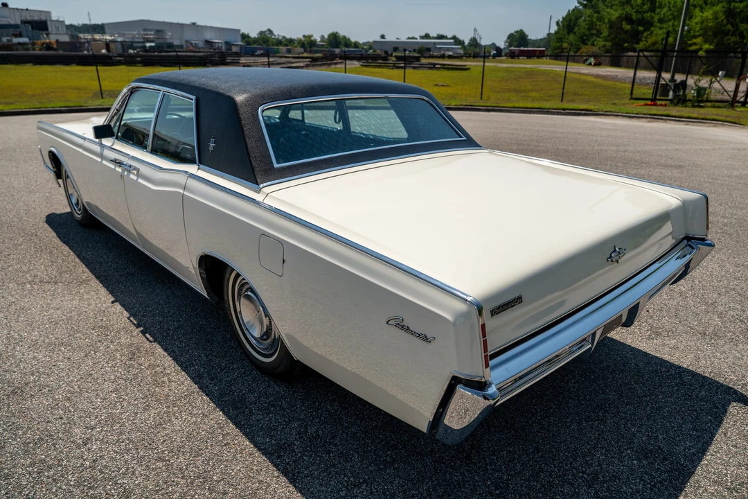 1967 Lincoln Continental 4th Gen - Image 23 of 31