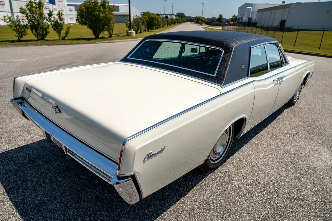 1967 Lincoln Continental 4th Gen - Image 17 of 31