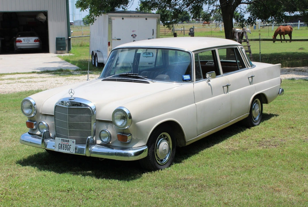 1967 Mercedes-Benz W110 - Image 4 of 31