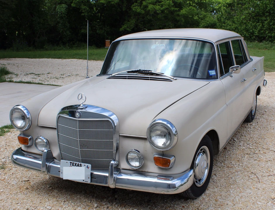 1967 Mercedes-Benz W110 - Image 3 of 31