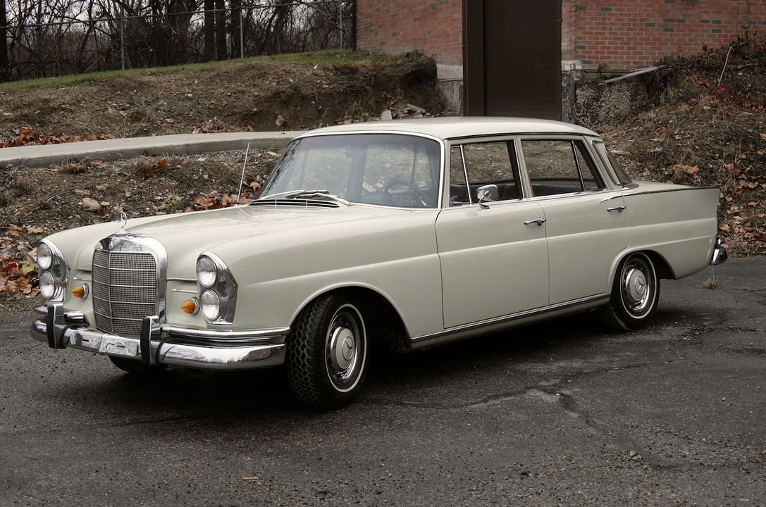1967 Mercedes-Benz W111 Sedan - Image 9 of 31