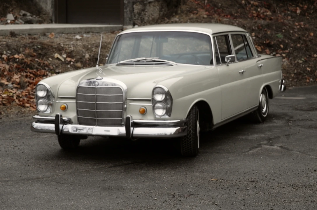 1967 Mercedes-Benz W111 Sedan - Image 5 of 31