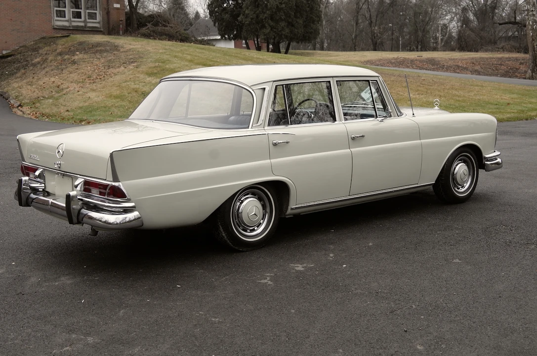 1967 Mercedes-Benz W111 Sedan - Image 30 of 31