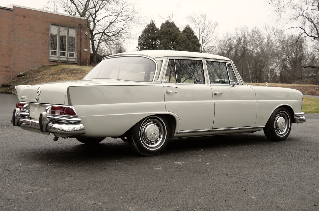 1967 Mercedes-Benz W111 Sedan - Image 31 of 31
