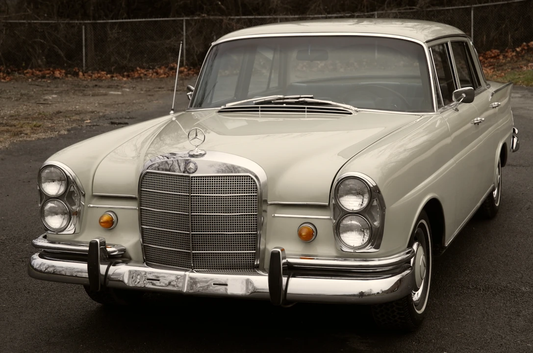 1967 Mercedes-Benz W111 Sedan - Image 2 of 31