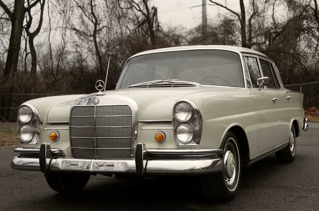 1967 Mercedes-Benz W111 Sedan - Image 3 of 31