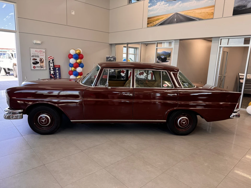 1967 Mercedes-Benz W111 Sedan - Image 7 of 31