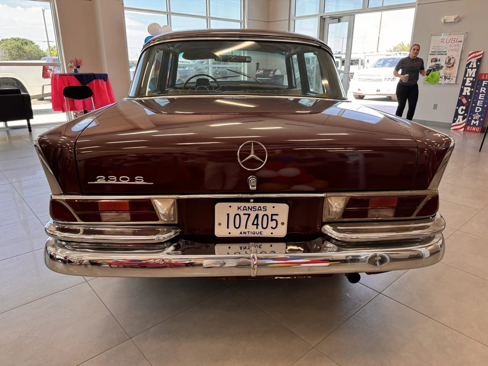 1967 Mercedes-Benz W111 Sedan - Image 5 of 31