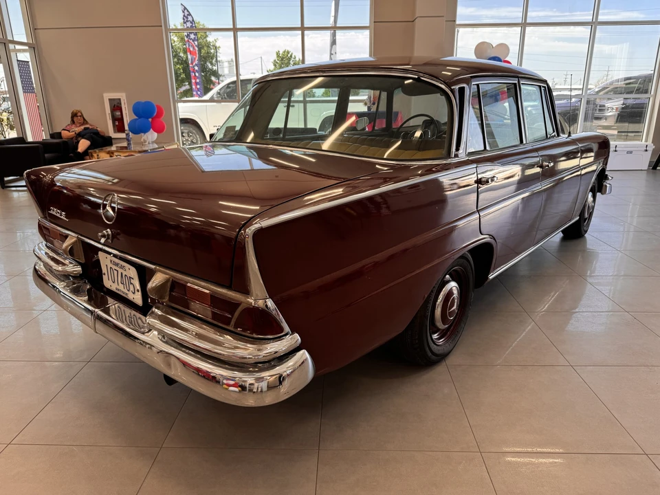 1967 Mercedes-Benz W111 Sedan - Image 4 of 31