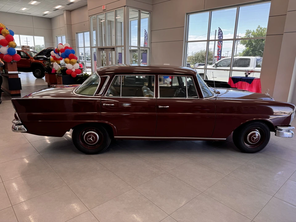 1967 Mercedes-Benz W111 Sedan - Image 3 of 31