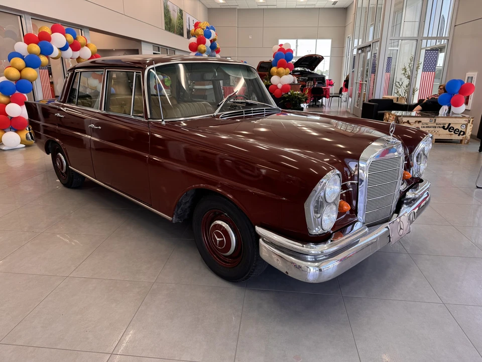 1967 Mercedes-Benz W111 Sedan - Image 2 of 31