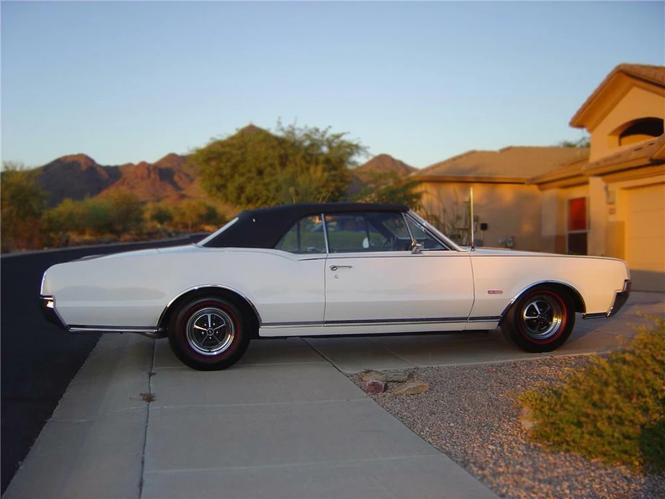 1967 Oldsmobile Cutlass Supreme - Image 4 of 4