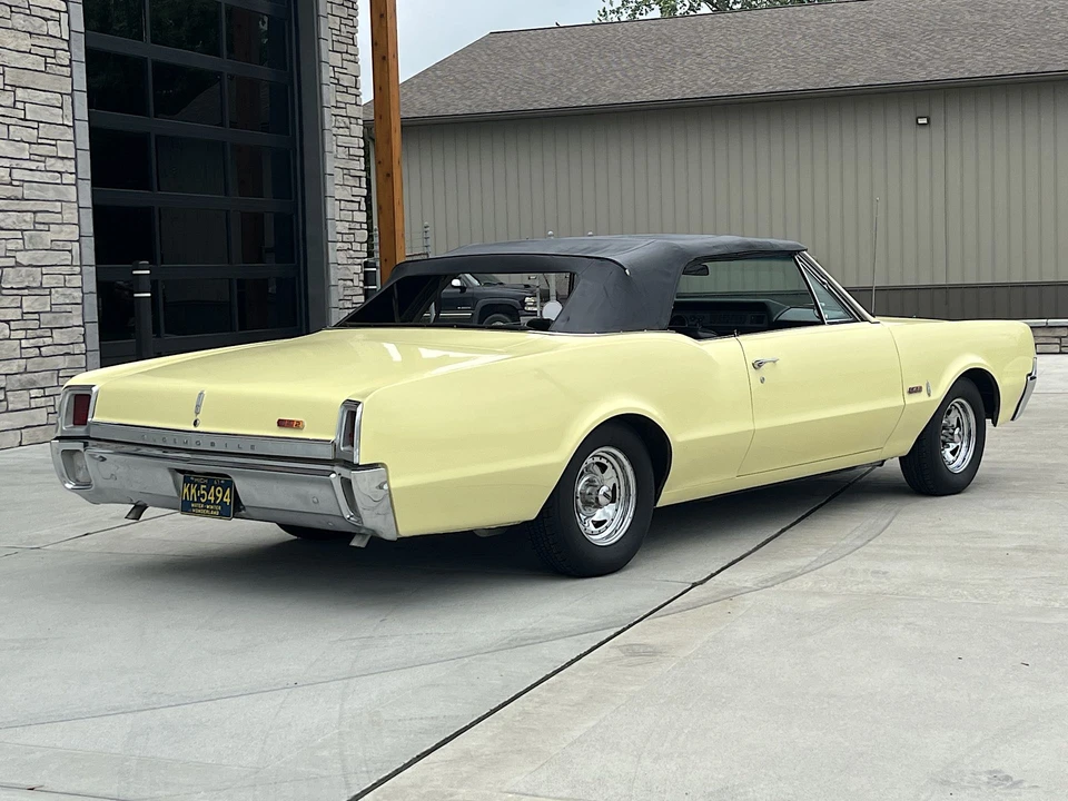 1967 Oldsmobile Cutlass Supreme - Image 4 of 31