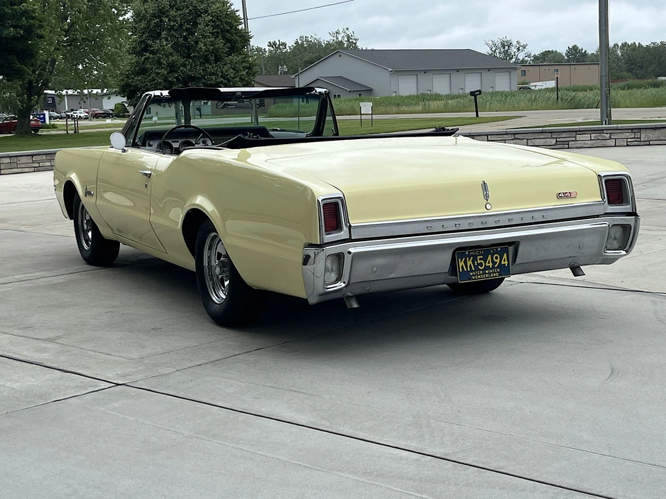 1967 Oldsmobile Cutlass Supreme - Image 16 of 31