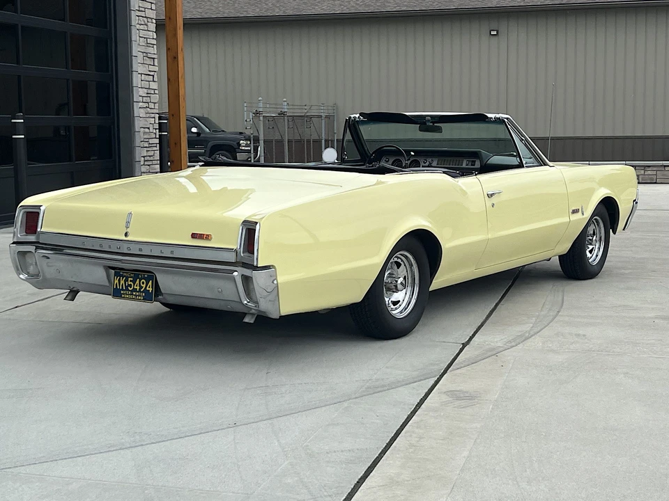 1967 Oldsmobile Cutlass Supreme - Image 14 of 31