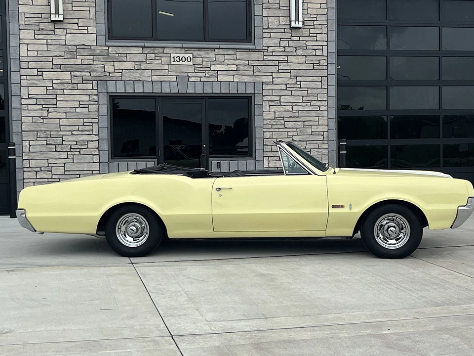 1967 Oldsmobile Cutlass Supreme - Image 12 of 31
