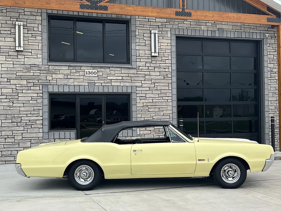 1967 Oldsmobile Cutlass Supreme - Image 3 of 31