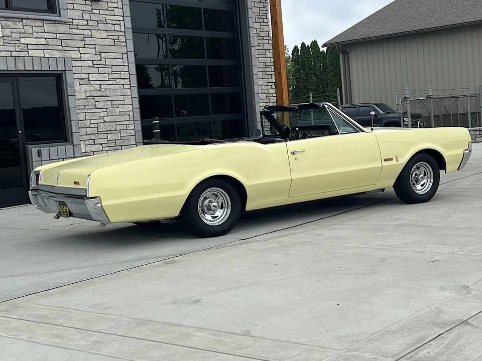 1967 Oldsmobile Cutlass Supreme - Image 13 of 31