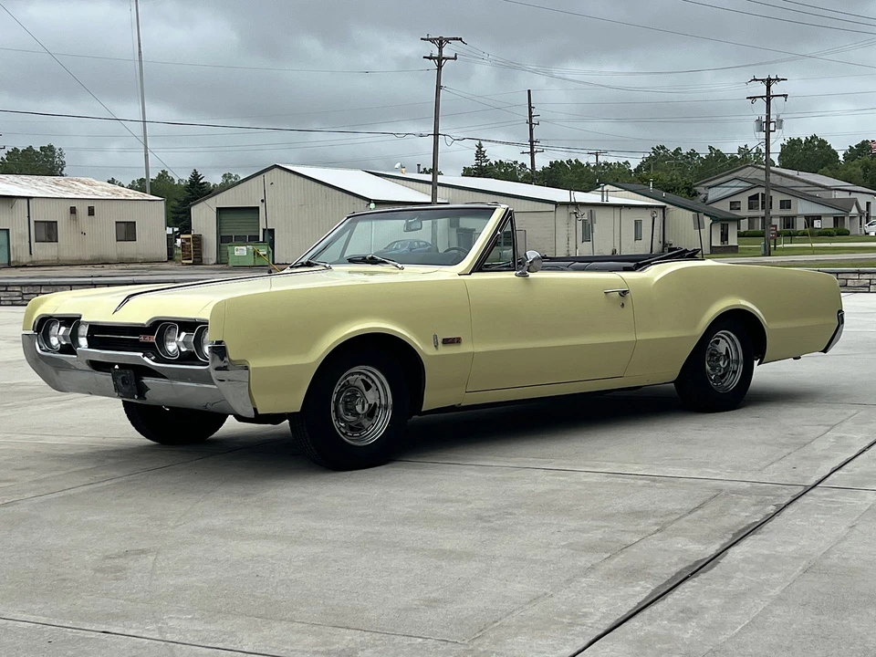 1967 Oldsmobile Cutlass Supreme - Image 17 of 31