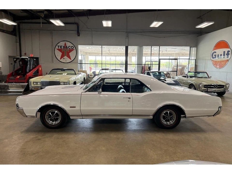 1967 Oldsmobile 442 1st Gen - Image 14 of 31