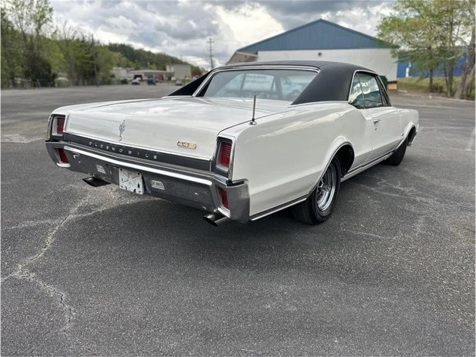 1967 Oldsmobile 442 1st Gen - Image 15 of 18