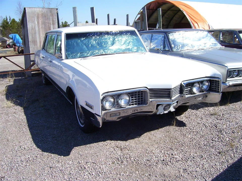 1967 Oldsmobile 98 - Image 2 of 14