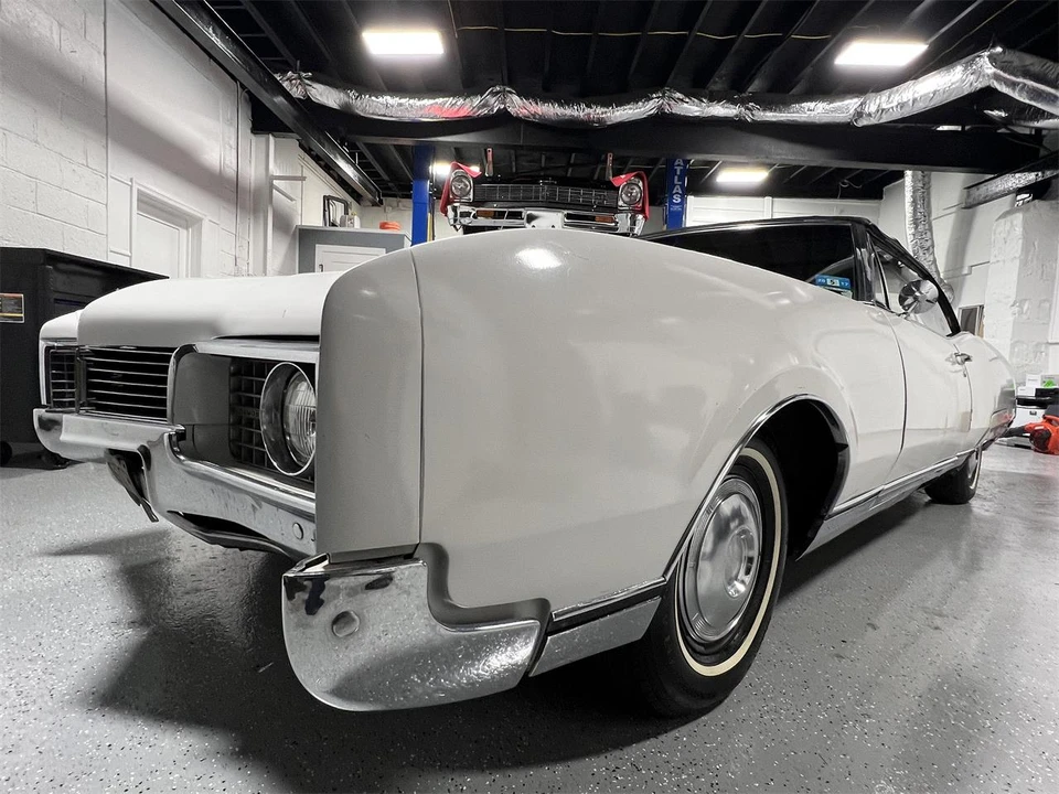 1967 Oldsmobile 98 - Image 8 of 31