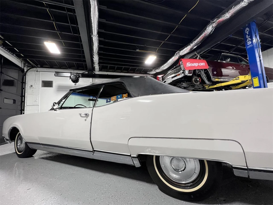 1967 Oldsmobile 98 - Image 24 of 31