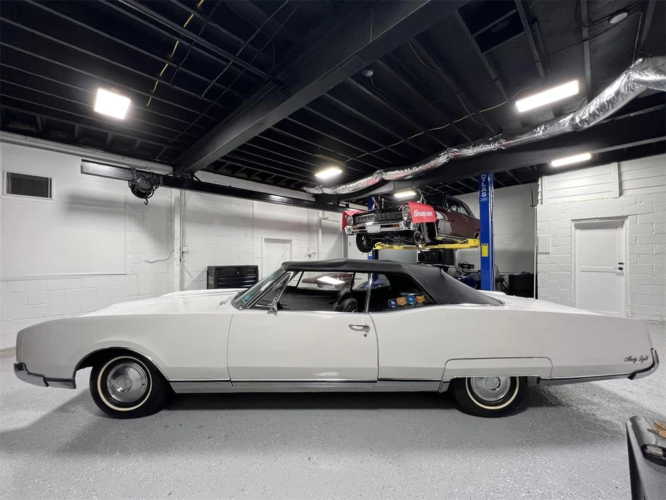 1967 Oldsmobile 98 - Image 25 of 31