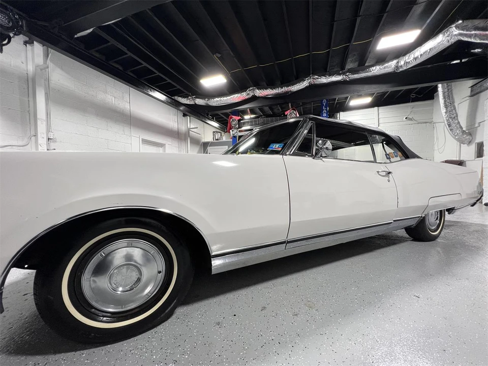 1967 Oldsmobile 98 - Image 28 of 31