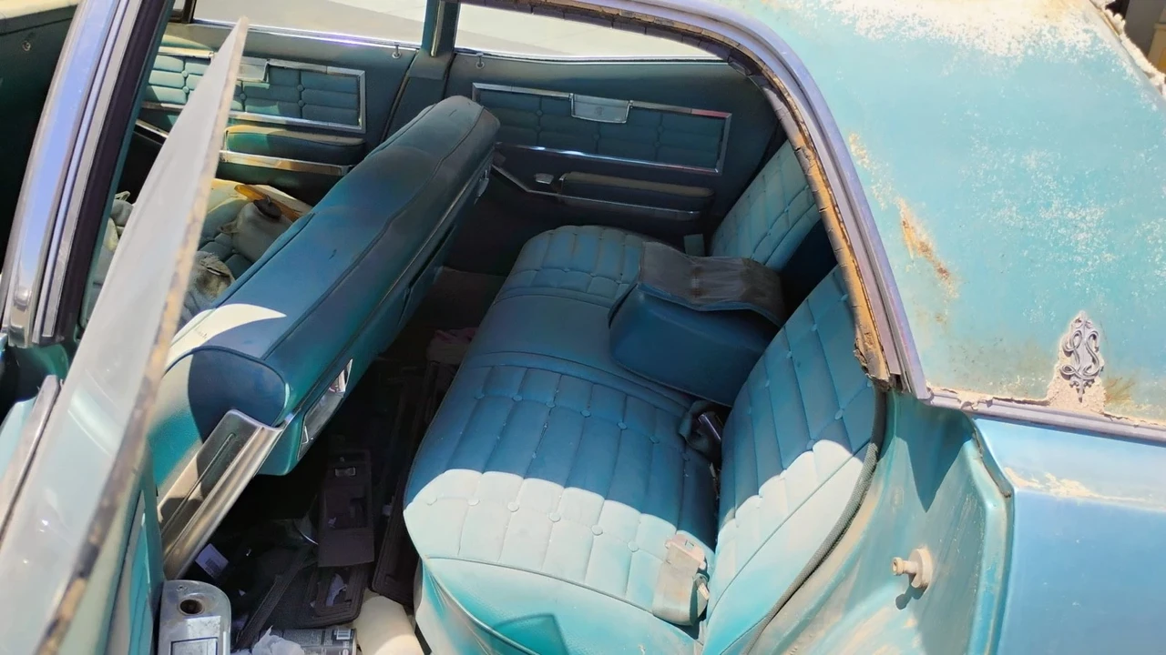 1967 Oldsmobile 98 - Image 16 of 17