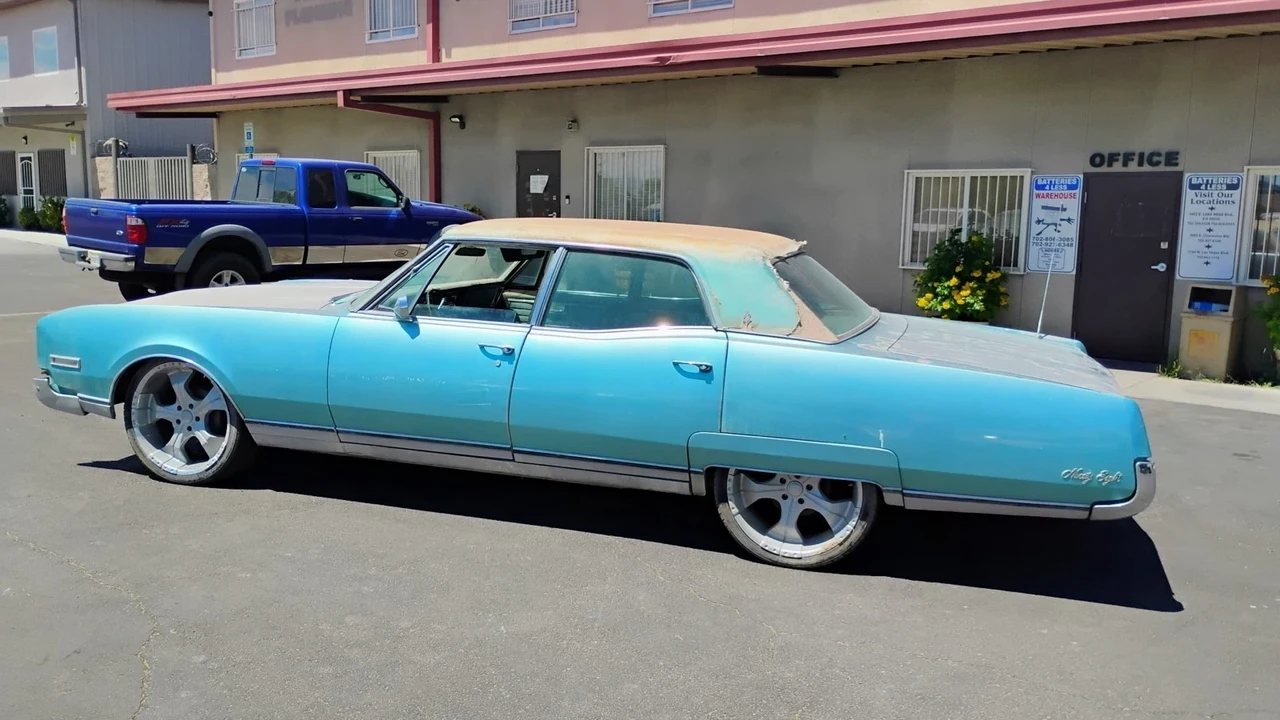 1967 Oldsmobile 98 - Image 9 of 17