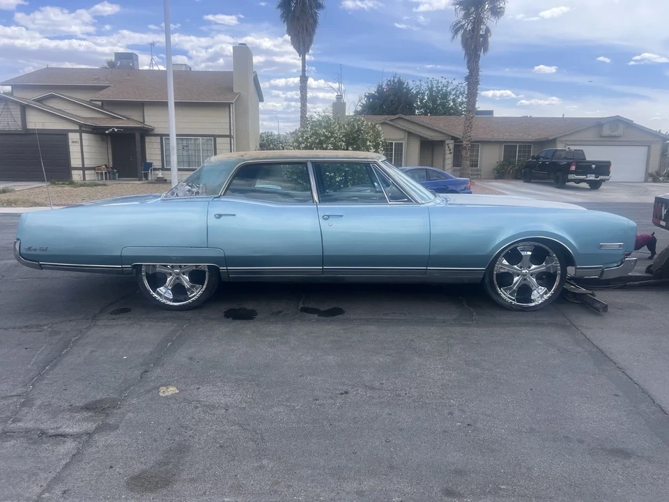 1967 Oldsmobile 98 - Image 3 of 17