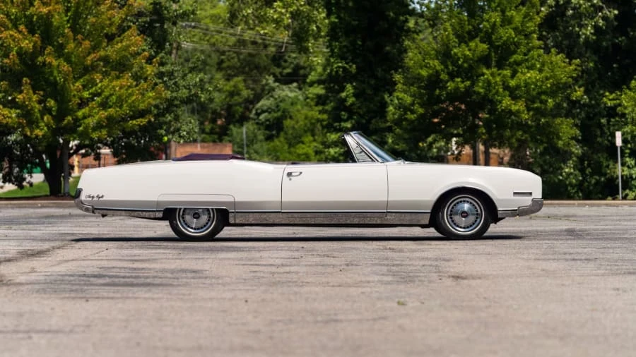 1967 Oldsmobile 98 - Image 2 of 31