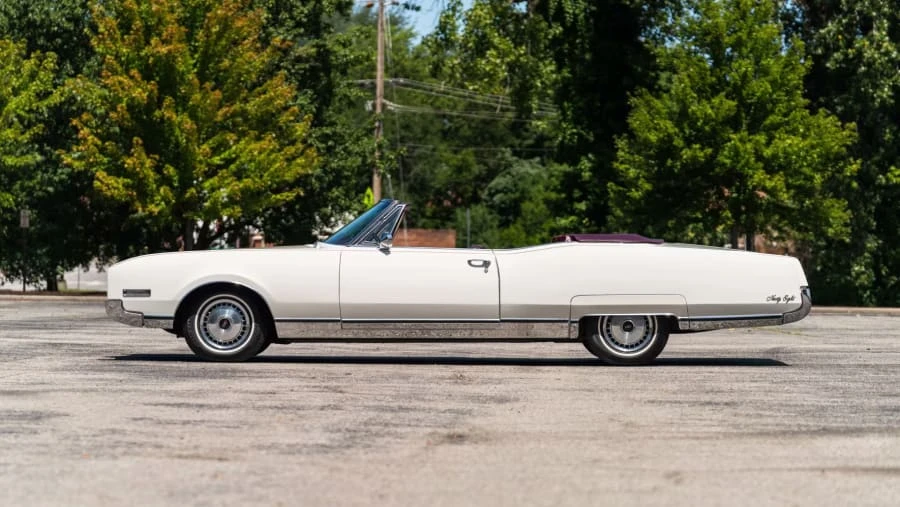 1967 Oldsmobile 98 - Image 7 of 31