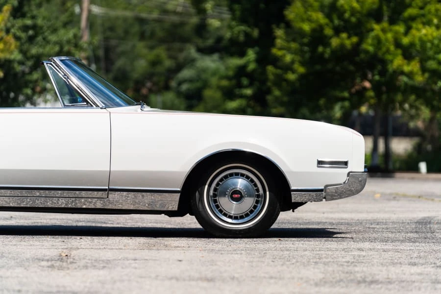 1967 Oldsmobile 98 - Image 14 of 29