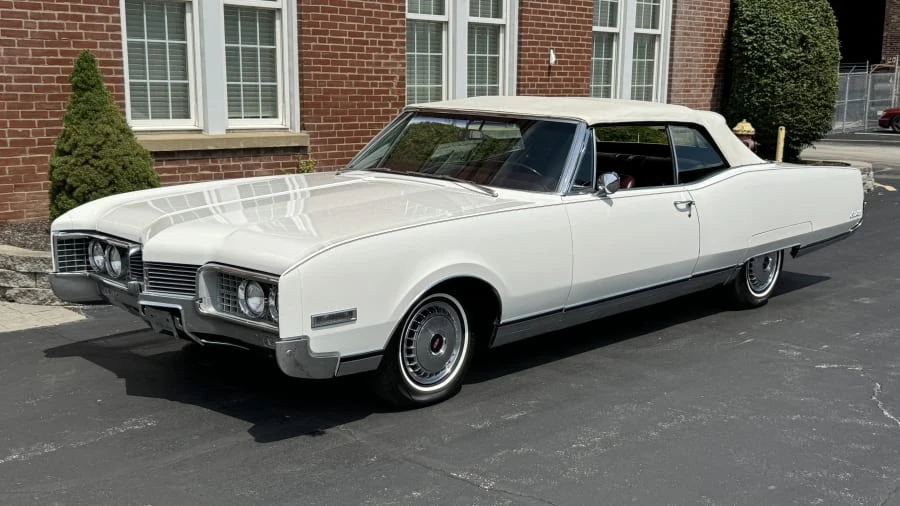 1967 Oldsmobile 98 - Image 4 of 13